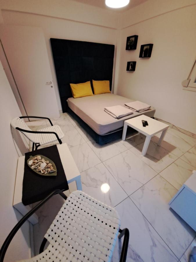 Max Lux The One Apartment Peraia  Exterior photo