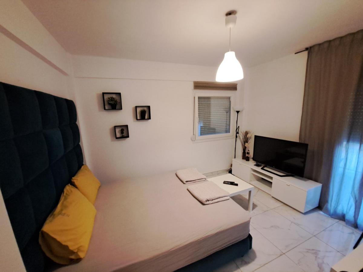 Max Lux The One Apartment Peraia  Exterior photo